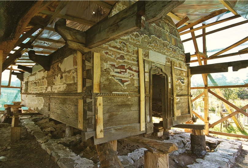 Noile fundații și reparația structurii de lemn