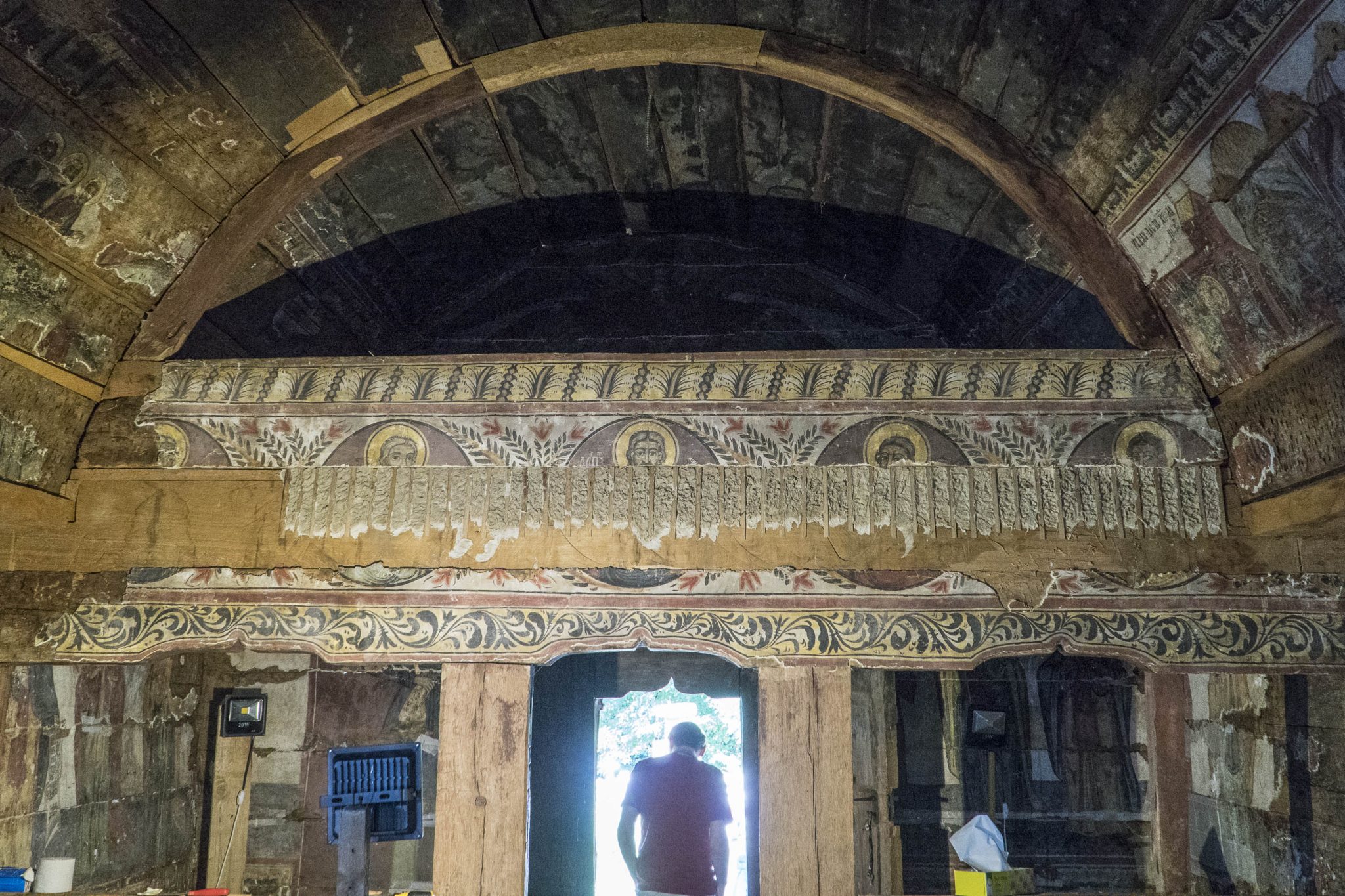 Reattachment of previously extracted frescos