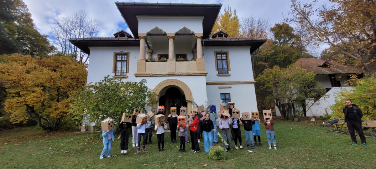 Ultima Caravană de Patrimoniu a toamnei, la Vila Golescu: Biserica de lemn de la Urși